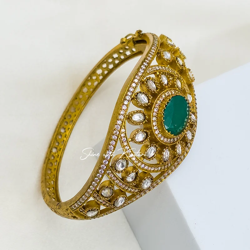 Antique Kundan Kada Bangle with Green Stone - Image 3